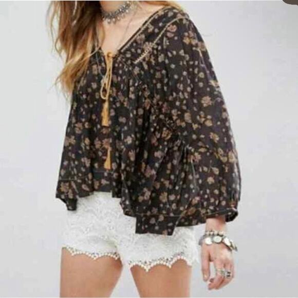 Free People Women’s Never a Dull Moment Floral Peasant Blouse size XS New - Picture 3 of 9